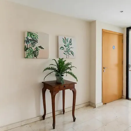 Warm In The Heart Of The Center - Balcony & View * 尼科西亚
