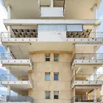 Warm In The Heart Of The Center - Balcony & View *